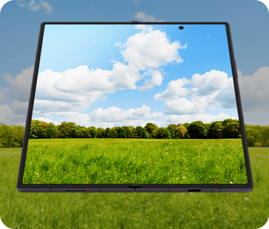 An illustration showing the display brightness of the Galaxy Z Fold8 Ultra