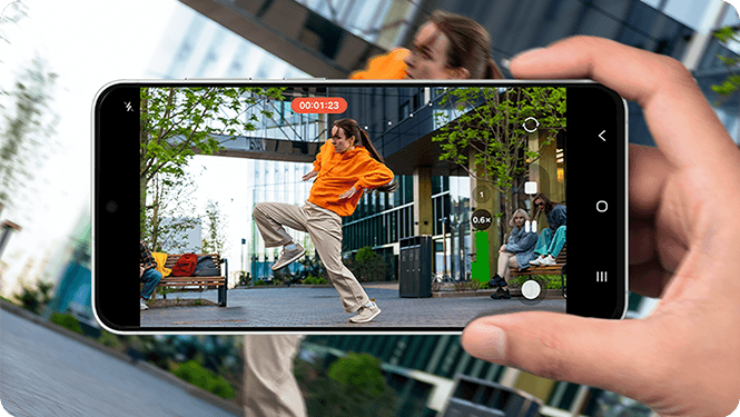 A video is shot on Galaxy S26 FE device. The user is using Super Steady with Horizontal Lock to record someone dancing powerfully.